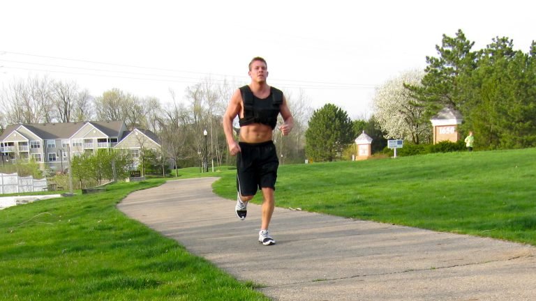 does walking with a weighted vest build muscle