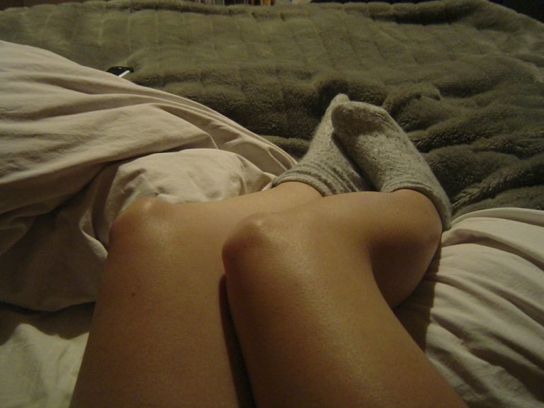 why are my legs cold from the knee down