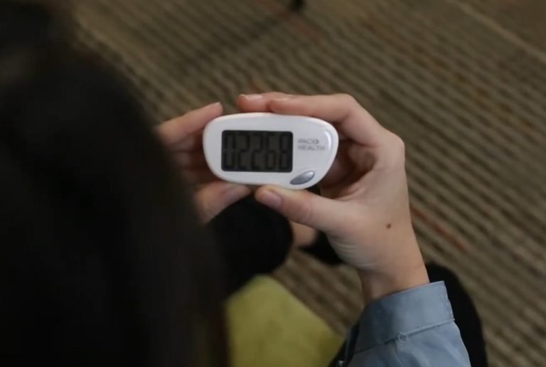 how does pedometer help people reach their fitness